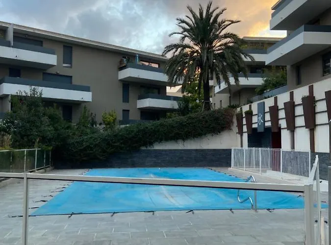 Super Avec Piscine Apartmán *